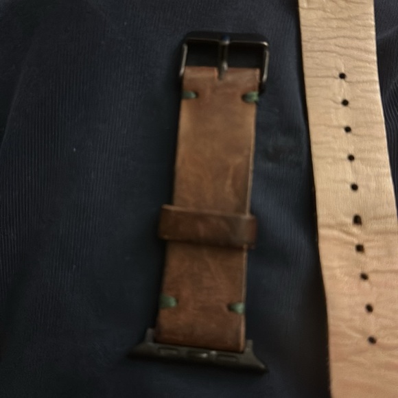 Hand made leather custom watch with green stitching - Picture 3 of 3